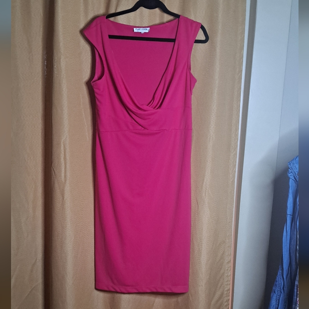 Chic Fuchsia Sleeveless Midi Dress